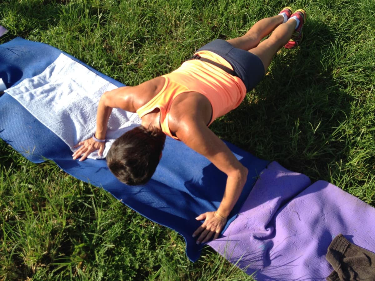 Jodi executing the push up